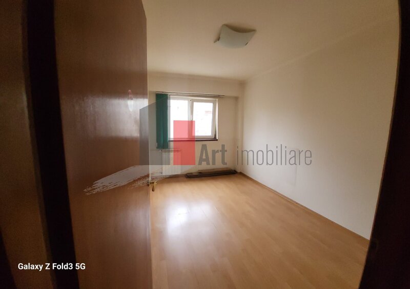 Bulevardul Sincai apartament 3 camere decomandat