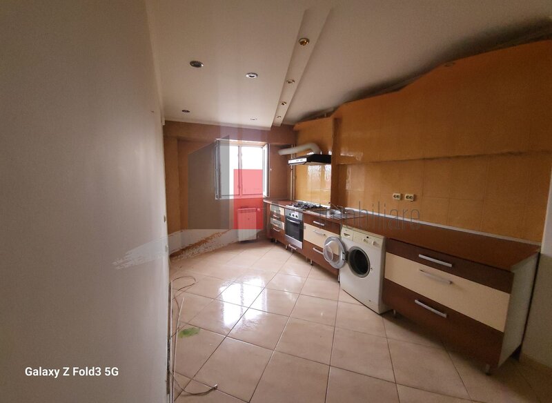 Bulevardul Sincai apartament 3 camere decomandat