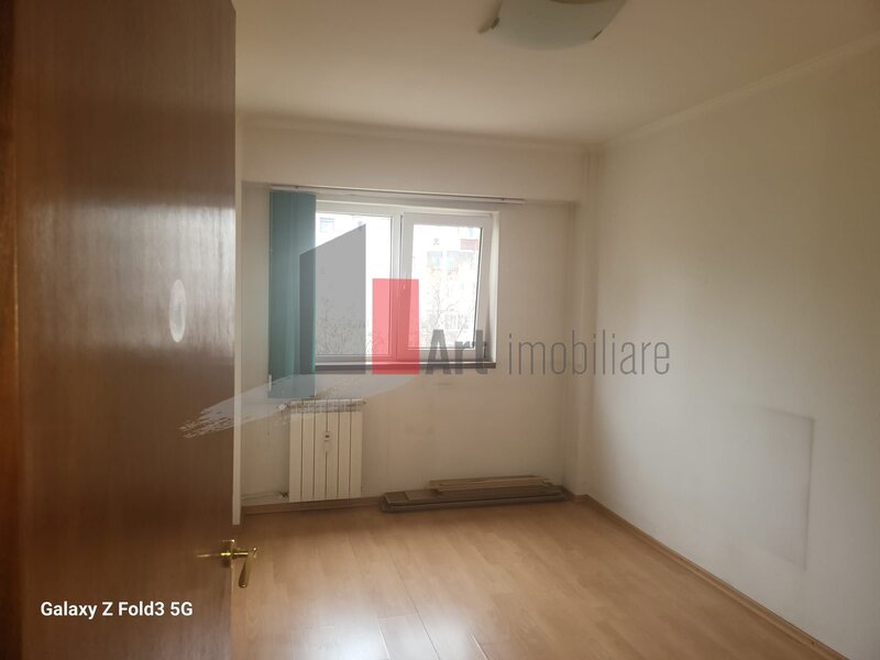 Bulevardul Sincai apartament 3 camere decomandat